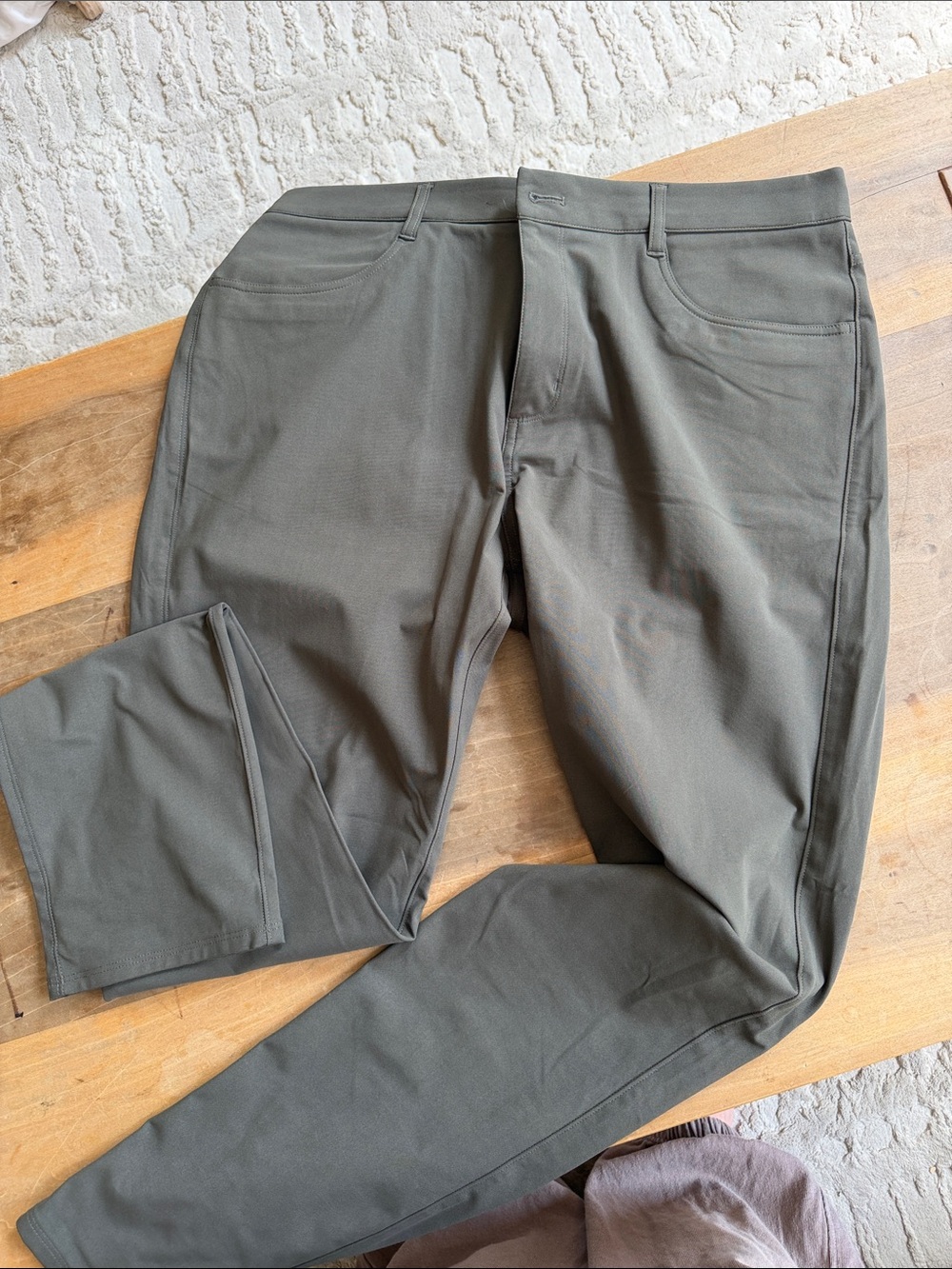 Vuori Men's Chino Pants in Olive Green